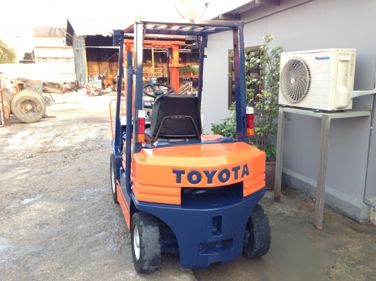 ขายโฟล์คลิฟท์ ขนาด 2 ตัน ยี่ห้อTOYOTA รุ่น 5FD20 เสา 3 เมตร เครื่องดีเชล เกียร์ธรรมดา เสาสูง 3 เมตร งายาวมาตรฐาน ยางตัน เครื่องยนต์ 1DZ เครื่องตัวใหม่ของ TOYOTA รุ่น5 เครื่องเดิมๆ แน่นมากๆ สตาร์ทติดงาน ไมีมีควัน เครื่องแห้งสนิท ไม่มีรั่วซึม ปั๊มไฮดรอลิค เ