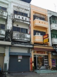 ขายอาคารพาณิชย์ ซอยโชคชัย4 เข้าแบงค์ได้ 3 ล้าน