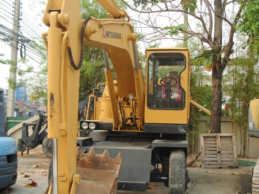 รถขุดล้อยาง มิตซูบิชิ  MS 110W