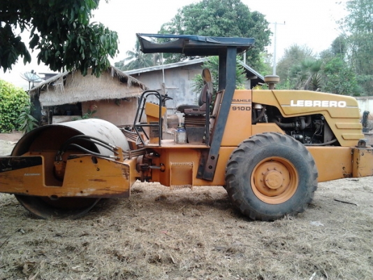 LEBRERO 910D รถบดล้อเหล็กสั่นสะเทือน 2 เพลาสภาพดีพร้อมใช้งาน ระบบไฮดรอลิกส์ไม่มีแตกไม่มีรั่วซึ่ม ขับง่ายบังคับง่ายไม่มีปัญหา ช่วงล่างแน่นพร้อมบดอัดได้เลย เอกสารสัญญาซื้อขาย ราคาต่อรองได้นะครับ LEBRERO 910D รถบดล้อเหล็กสั่นสะเทือน 2 เพลาสภาพดีพร้อมใช้งาน ระบบไฮดรอลิกส์ไม่มีแตกไม่มีรั่วซึ่ม ขับง่ายบังคับง่ายไม่มีปัญหา ช่วงล่างแน่นพร้อมบดอัดได้เลย เอกสารสัญญาซื้อขาย ราคาต่อรองได้นะครับ