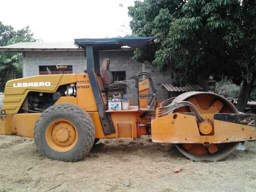 LEBRERO 910D รถบดล้อเหล็กสั่นสะเทือน 2 เพลาสภาพดีพร้อมใช้งาน ระบบไฮดรอลิกส์ไม่มีแตกไม่มีรั่วซึ่ม ขับง่ายบังคับง่ายไม่มีปัญหา ช่วงล่างแน่นพร้อมบดอัดได้เลย เอกสารสัญญาซื้อขาย ราคาต่อรองได้นะครับ