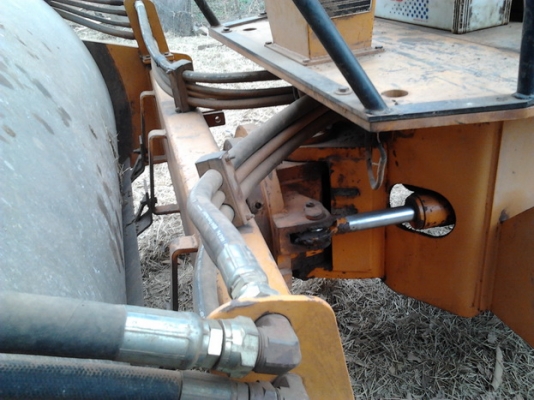 LEBRERO 910D รถบดล้อเหล็กสั่นสะเทือน 2 เพลาสภาพดีพร้อมใช้งาน ระบบไฮดรอลิกส์ไม่มีแตกไม่มีรั่วซึ่ม ขับง่ายบังคับง่ายไม่มีปัญหา ช่วงล่างแน่นพร้อมบดอัดได้เลย เอกสารสัญญาซื้อขาย ราคาต่อรองได้นะครับ LEBRERO 910D รถบดล้อเหล็กสั่นสะเทือน 2 เพลาสภาพดีพร้อมใช้งาน ระบบไฮดรอลิกส์ไม่มีแตกไม่มีรั่วซึ่ม ขับง่ายบังคับง่ายไม่มีปัญหา ช่วงล่างแน่นพร้อมบดอัดได้เลย เอกสารสัญญาซื้อขาย ราคาต่อรองได้นะครับ