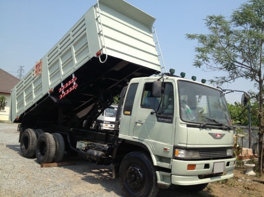 ขายไม่แพงครับ 10 ล้อดั้ม HINO 3 M เครื่อง M10 C 240 แรงม้า 2 เพลา สภาพเหมือนใหม่ครับราคาไม่แพงเล่มทะเบียนพร้อมสนใจรีบเลยครับ