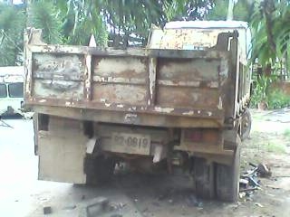 ขาย 6 ล้อดั้ม ISUZU ROCKY 6BG1- 175 แรง ดั้ม 6 ตัน กระบะ 4.0 เมตร ยาง 8.25 ขอบ 16 ปะผุแล้วรอทำสีใช้งานได้ปกติขาย 570000 ทำสีใหม่ทั้งคันขาย 650000