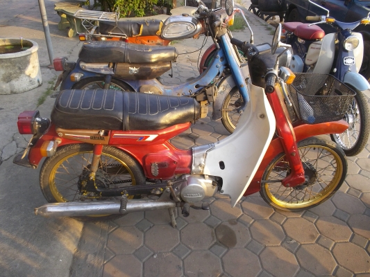 ขายy80แดงสัคันในราคา5500 รถมีทะเบียนใมขาดต่อแต่ใมมีชุดโอน