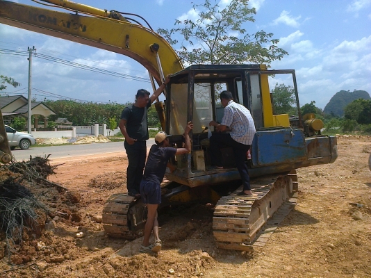 PC100-3-ขายตามสภาพ รถใช้งานอยู่ ฝาหลังไม่มี PC100-3-ขายตามสภาพ รถใช้งานอยู่ ฝาหลังไม่มี