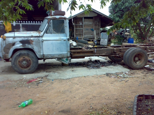 หกล้อโบราณ มิตซูบิชิ จูปิเตอร์ ปรับลดเหลือ 98,000 จากราคา 105,000 ครับผม ลดอีกครับเหลือ ***79,000*** ราคานี้เลยครับ