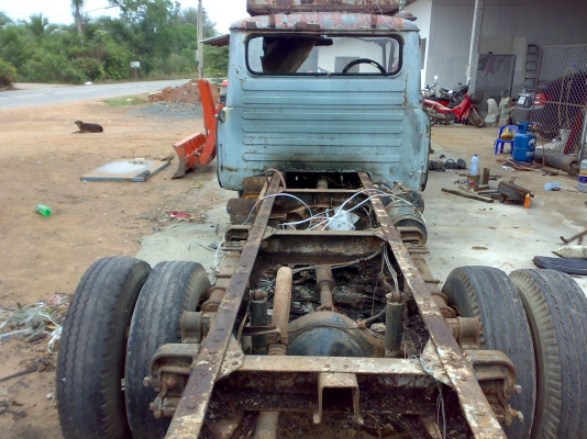 หกล้อโบราณ มิตซูบิชิ จูปิเตอร์ ปรับลดเหลือ 98,000 จากราคา 105,000 ครับผม ลดอีกครับเหลือ ***79,000*** ราคานี้เลยครับ