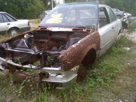 ขายซากรถBMW E30 2ประตู ไม่มีเครื่อง+เกียร์ ไม่มีล้อ มีเอกสารชุดโอนถูกต้อง ภาษีขาด4ปี