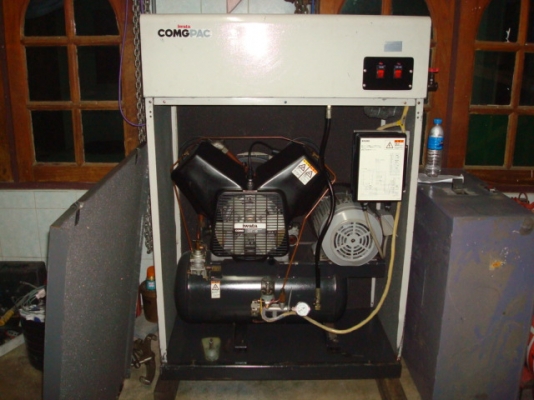 ปั๊มลมลูกสูบแบบตู้เก็บเสียง 5 แรงมีAIR DRYER เก่าญี่ปุ่น