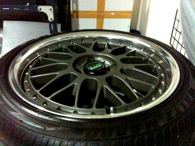 ล้อแม็กซ์17นิ้ว พร้อมยาง Lenso หน้า7.5หลัง8 ขนาด 4 รู100 ครับ