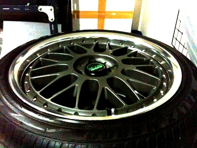 ล้อแม็กซ์17นิ้ว พร้อมยาง Lenso หน้า7.5หลัง8 ขนาด 4 รู100 ครับ ล้อแม็กซ์17นิ้ว พร้อมยาง Lenso หน้า7.5หลัง8 ขนาด 4 รู100 ครับ