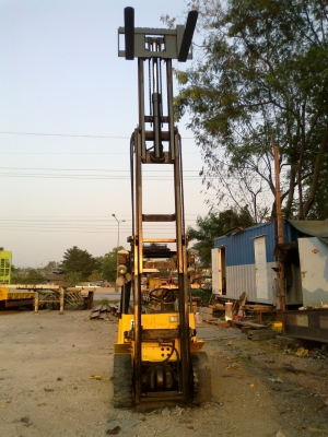 ขายรถโฟคล์ลิฟ 3 ตัน  T.C.M FD 30Z7S  เสา 3 ท่อนเข้าตู้ ยกได้สูง4.80 เมตร T.0894071471