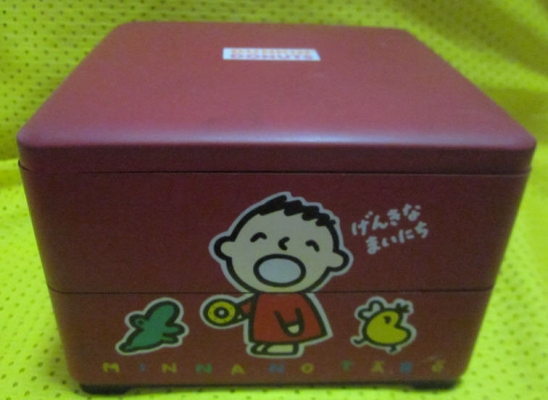 จาน แก้ว กล่อง ลายการ์ตูนสะสมไว้นาน ลดราคาทุกรายการครับ