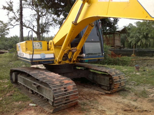 รถแบคโฮ  KOBELCO  200 - 3  มัคที  ยูตานิ    สนใจติดต่อ  081 - 6079515