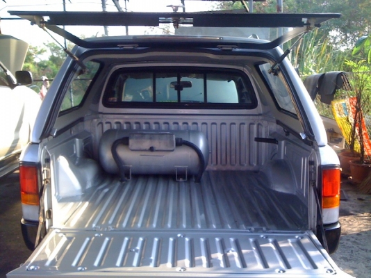 1999 นิสสัน เอ็นวี ควีนแค็ป หลงคาไฟเบอร์พร้อม แอร์เย็น เครื่องเสียงพร้อม สภาพสีสวยภายในสวย ตัวถังเดิมบางทั้งคัน รับประกันความสวย ล้อแม็กพร้อมยางใหม่ก.ออโต้ ติดแก๊ส LPG แล้ว รถเจ้าของเดียวตั้งแต่ออกห้าง สภาพสวยมากไม่มีชนหนัก ดาว์น 25,000