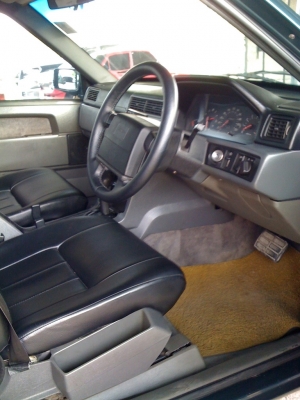 1995 วอลโว่ 940 se turbo ก.ออโต้ ติดแก๊สหัวฉีด สีเขียงเข้ม เบาะหนัง ภายในสวยจัด ภายนอกสวยมาก เครื่องช่วงล่างสมบูรณ์มาก เกียร์ดี ตัวถังสวย ล้อแม็กเดิม ถือว่าเป็นรถที่สวยคันหนึ่งของรุ่นนี้ ที่หายากมาก ๆๆ ถ้าหารุ่นใช้ต้องรีบมาดูรับรองไม่ผิดหวัง ซื้อได้ทั้งเง