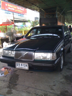 1995 วอลโว่ 940 se turbo ก.ออโต้ ติดแก๊สหัวฉีด สีเขียงเข้ม เบาะหนัง ภายในสวยจัด ภายนอกสวยมาก เครื่องช่วงล่างสมบูรณ์มาก เกียร์ดี ตัวถังสวย ล้อแม็กเดิม ถือว่าเป็นรถที่สวยคันหนึ่งของรุ่นนี้ ที่หายากมาก ๆๆ ถ้าหารุ่นใช้ต้องรีบมาดูรับรองไม่ผิดหวัง ซื้อได้ทั้งเง