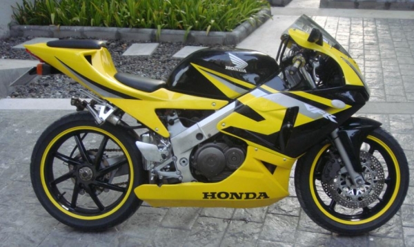 อยากได้ bandit 400 หรือ nc30 แนวสปอร์ต หรือ สตั้น แบบดาวน์ผ่อนส่ง อยากได้ bandit 400 หรือ nc30 แนวสปอร์ต หรือ สตั้น แบบดาวน์ผ่อนส่ง