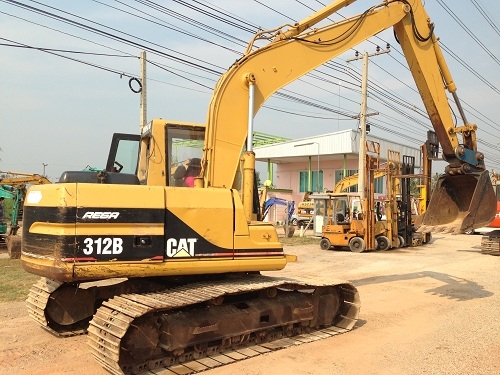 ขายรถแบคโฮ CAT 312B สภาพสวย มี VDO ครับ รถนอกนำเข้าเอกสารพร้อม ทำงาน 6000ชั่วโมง สนใจติดต่อ 081-2990958