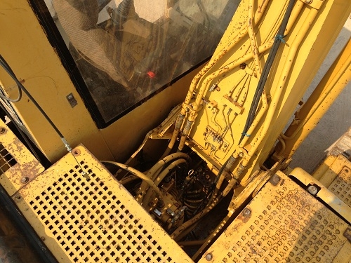 ขายรถแบคโฮ CAT 312B สภาพสวย มี VDO ครับ รถนอกนำเข้าเอกสารพร้อม ทำงาน 6000ชั่วโมง สนใจติดต่อ 081-2990958