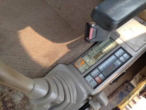 ขายรถแบคโฮ CAT 312B สภาพสวย มี VDO ครับ รถนอกนำเข้าเอกสารพร้อม ทำงาน 6000ชั่วโมง สนใจติดต่อ 081-2990958