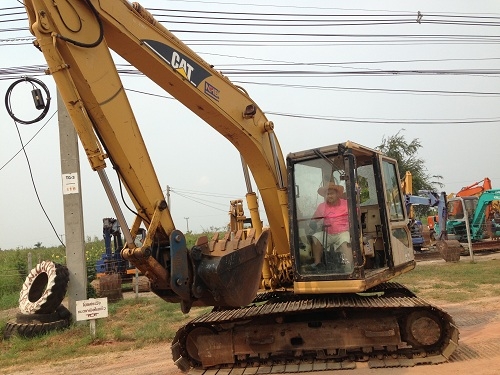 ขายรถแบคโฮ CAT 312B สภาพสวย มี VDO ครับ รถนอกนำเข้าเอกสารพร้อม ทำงาน 6000ชั่วโมง สนใจติดต่อ 081-2990958