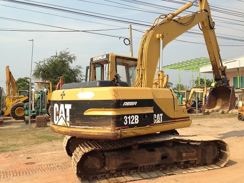 ขายรถแบคโฮ CAT 312B สภาพสวย มี VDO ครับ รถนอกนำเข้าเอกสารพร้อม ทำงาน 6000ชั่วโมง สนใจติดต่อ 081-2990958