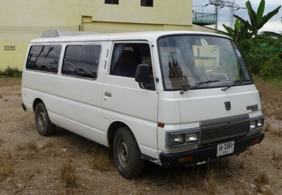 รถตู้ืnissan เกียร์คอ