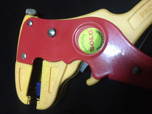 คีมปอกสายไฟแบบคอม้า SOLO คีมปอกสายไฟแบบคอม้า SOLO