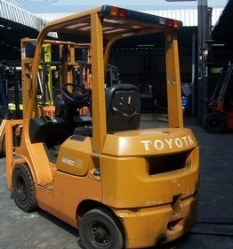 ขาย รถ โฟล์คลิฟท์ TOYOTA รุ่น 7-FD15