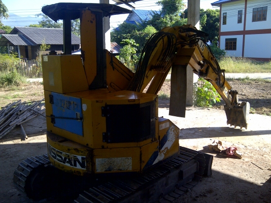 ขายแบคโฮยี่ห้อNissan S&amp;B15พร้อมใช้ครับ