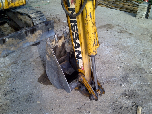 ขายแบคโฮยี่ห้อNissan S&amp;B15พร้อมใช้ครับ