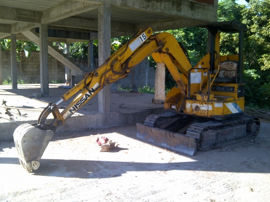 ขายแบคโฮยี่ห้อNissan S&amp;B15พร้อมใช้ครับ