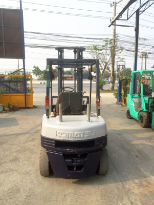 -:-*&bull;*ข า ย ร ถ ย ก นำ เ ข้ า*&bull;*-:-KOMATSU FD25-11 เครื่องดีเซล เสาสูง4เมตร งาเทได้ สนใจติดต่อ083-062-0223(ปอนด์)