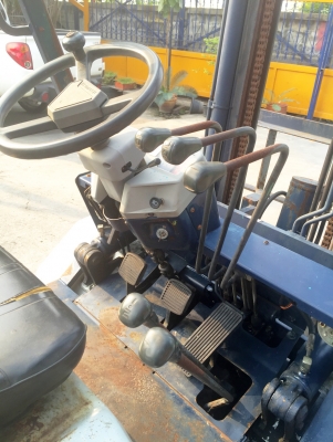 -:-*&bull;*ข า ย ร ถ ย ก นำ เ ข้ า*&bull;*-:-KOMATSU FD25-11 เครื่องดีเซล เสาสูง4เมตร งาเทได้ สนใจติดต่อ083-062-0223(ปอนด์)