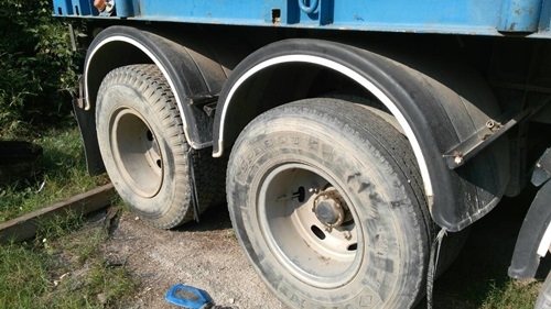 ++ ขายด่วน หางพื้นเรียบ 3 เพลา (มีระบบยกล้อ) ยี่ห้อวีไฮเทค ++ ติดต่อผู้ขายโดยตรงคุณตั้ม 081-9512529