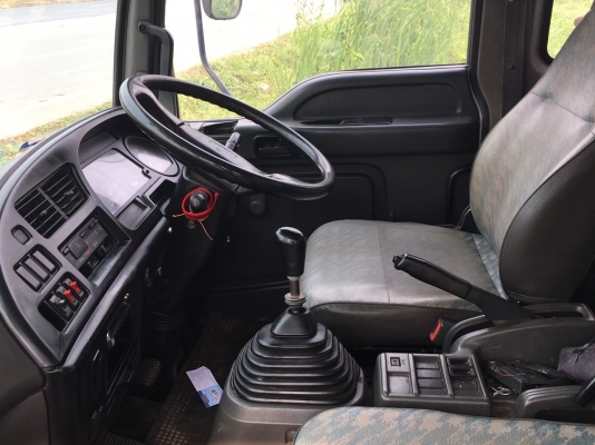 ขายด่วน รถตู้บรรทุก 6 ล้อ