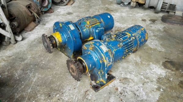 === Sold === มอเตอร์เกียร์ Sumitomo Cyclo Drive มีเบรคในตัว ขนาด 1/2 HP. 380V ทด 1:121 ทดหนักวิ่งเงียบพร้อมใช้
