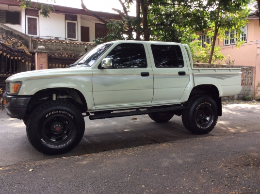 TOYOTA HILUX YN  106 4 WD คานแข็ง สภาพสวยพร้อมใช้