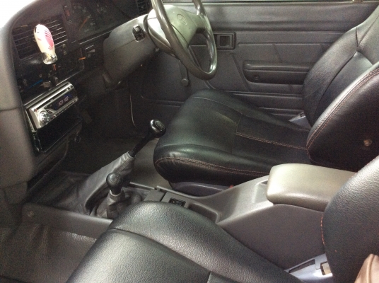 TOYOTA HILUX YN  106 4 WD คานแข็ง สภาพสวยพร้อมใช้