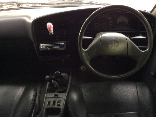 TOYOTA HILUX YN  106 4 WD คานแข็ง สภาพสวยพร้อมใช้