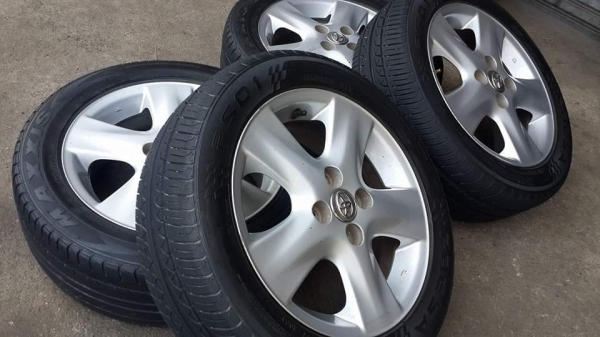 ล้อ Toyota ขอบ 15 4รู100 แถมยางพร้อมใช้งาน ล้อ Toyota ขอบ 15 4รู100 แถมยางพร้อมใช้งาน