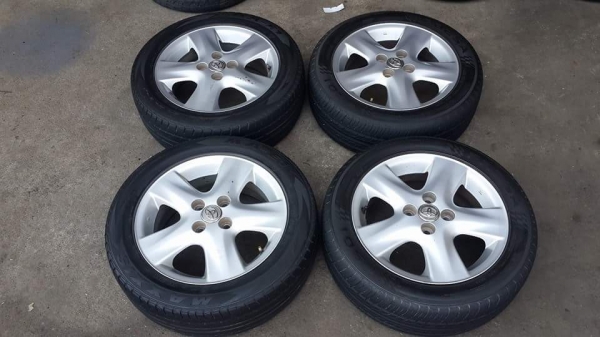 ล้อ Toyota ขอบ 15 4รู100 แถมยางพร้อมใช้งาน ล้อ Toyota ขอบ 15 4รู100 แถมยางพร้อมใช้งาน