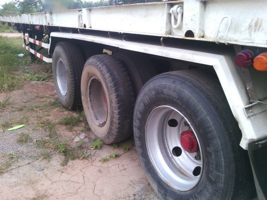 ขายหาง พื้นเรียบ สามมิต 3 เพลา. ยัด  ปี 45.    สนใจติดต่อ  081 - 6079515