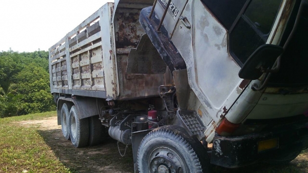 รถมิตซู 10 ล้อดั้ม FN527M - TF  220 แรงม้า. ปี 38.     สนใจติดต่อ  081 - 6079515