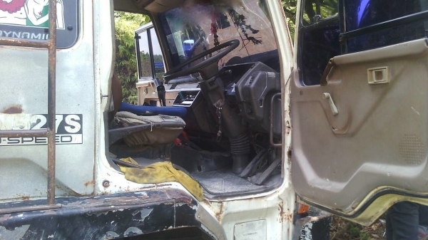 รถมิตซู 10 ล้อดั้ม FN527M - TF  220 แรงม้า. ปี 38.     สนใจติดต่อ  081 - 6079515