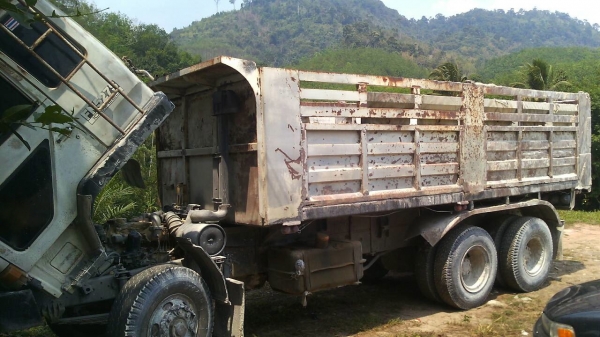 รถมิตซู 10 ล้อดั้ม FN527M - TF  220 แรงม้า. ปี 38.     สนใจติดต่อ  081 - 6079515