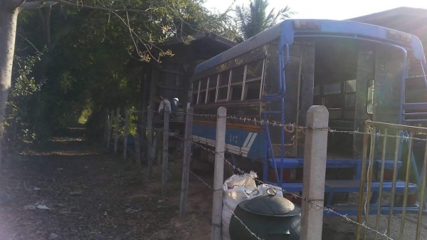 ขายรถ6ล้อ โดยสาร เครื่อง100แรง รถสวยพร้อมใช้งาน เอกสารพร้อมโอน สนใจโทร 090-8588220คุณนะ 093-3258446คุณบิว หรือเข้าดูสินค้าอื่นๆได้ที่ www.truck.in.th/498 หรือเพจFacebook ณรงค์ ซื้อขายรถมือสอง (เว็บไซต์ส่วนตัว) หรือFacebook คุณนะ รถบรรทุก