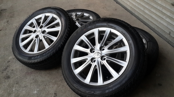 ล้อ Toyota 12 ก้านรมดำ ขอบ 15 พร้อมยาง สภาพสวยๆ